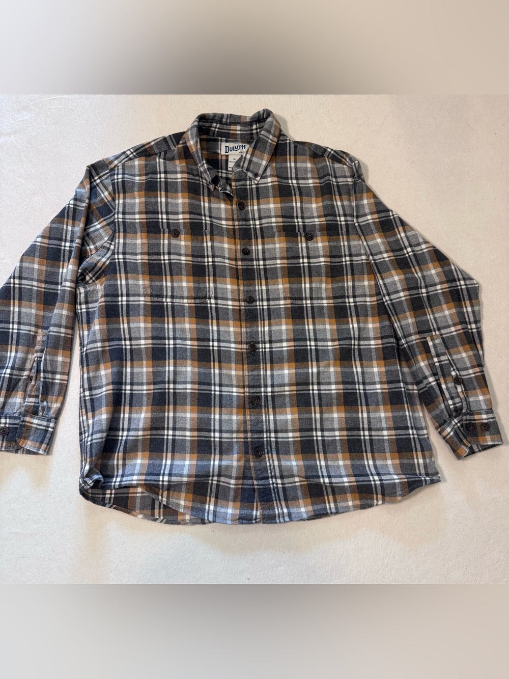 Duluth Trading Co Men's Gray, Brown & White Plaid Flannel Shirt. Workwear